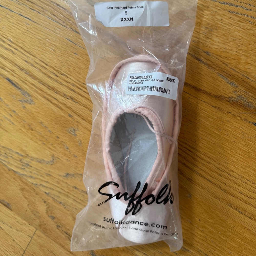 Suffolk Pointe Shoes - Brand New